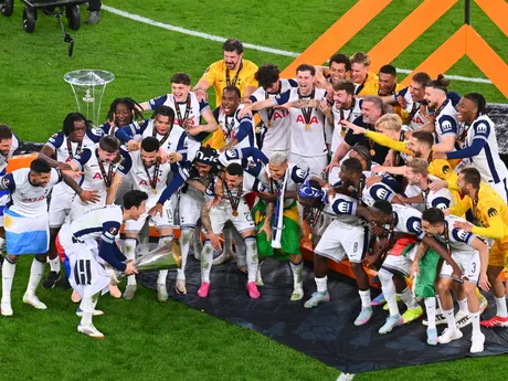 Futbalisti Tottenhamu oslavujú víťazstvo vo finále Európskej ligy nad Manchestrom United.