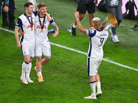 Futbalisti Tottenhamu oslavujú víťazstvo vo finále Európskej ligy nad Manchestrom United.
