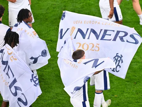 Futbalisti Tottenhamu oslavujú víťazstvo vo finále Európskej ligy nad Manchestrom United.