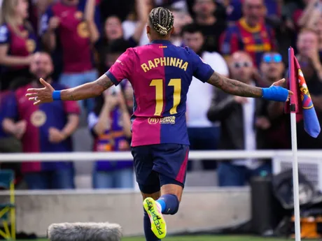 Raphinha oslavuje gól v zápase 35. kola La Ligy FC Barcelona - Real Madrid. 