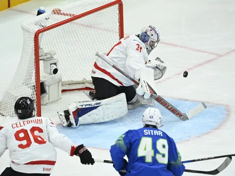 Dylan Garand počas zápasu skupiny A Slovinsko - Kanada na MS v hokeji 2025. 