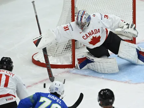 Dylan Garand počas zápasu skupiny A Slovinsko - Kanada na MS v hokeji 2025. 