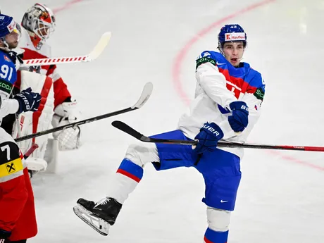 Samuel Honzek sa teší po strelenom góle v zápase Slovensko - Rakúsko v skupine A na MS v hokeji 2025.