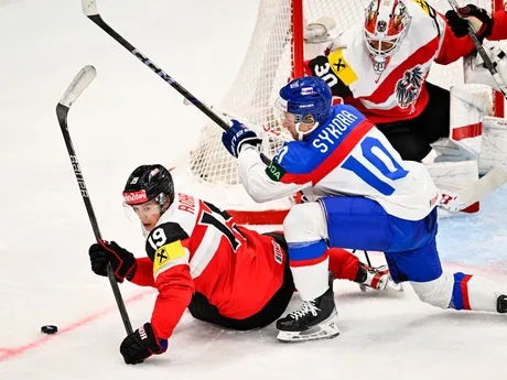 Austria's goalkeeper David Kickert, right, Vinzenz Rohrer, left, and Slovakia's Adam Sykora challenge for the puck during the IIHF Ice Hockey World Championship group A match between Austria and Slovakia at Avicii Arena in Stockholm, Sweden, Monday, May 12, 2025. (Anders Wiklund/TT News Agency via AP)

- group stage;Austria;Ice Hockey World Championship;World Cup;Slovakia;ice hockey