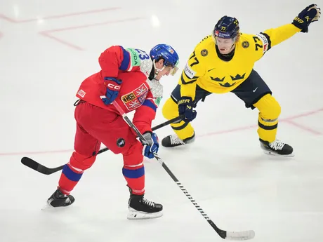 Čech Lukáš Sedlák v zápase štvrťfinále Švédsko - Česko na MS v hokeji 2025.