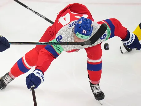 Český hokejista David Kampf v zápase štvrťfinále Švédsko - Česko na MS v hokeji 2025.