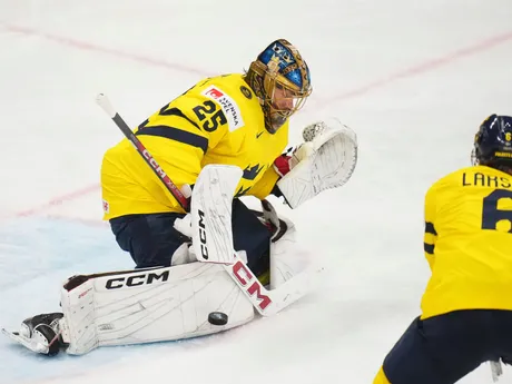 Brankár Švédska Jacob Markstrom v zápase štvrťfinále Švédsko - Česko na MS v hokeji 2025.