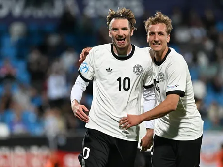 Nick Woltemade a Nelson Weiper sa tešia z gólu v zápase Nemecko - Slovinsko v skupine B na EURO U21 2025.