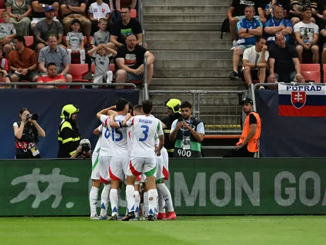 Radosť hráčov Talianska po strelení gólu počas zápasu základnej A-skupiny Slovensko - Taliansko na majstrovstvách Európy hráčov do 21 rokov v Trnave