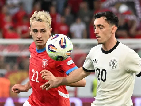 Matěj Hadaš (Česko) a hráč Paul Nebel (Nemecko) počas zápasu základnej B-skupiny ČR - Nemecko