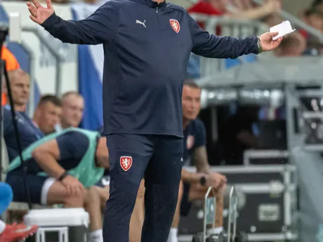 Tréner Česka Jan Suchopárek počas zápasu základnej B-skupiny ČR - Nemecko