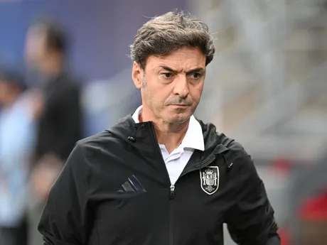 tréner Španielska Santi Denia počas zápasu základnej A-skupiny Španielsko - Taliansko
