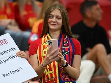 Na snímke fanúšička Španielska počas zápasu základnej A-skupiny Španielsko - Taliansko na majstrovstvách Európy hráčov do 21 rokov v Trnave v utorok 17. júna 2025. FOTO TASR - Lukáš Grinaj

- Slovensko
- šport
- futbal
- majstrovstvá
- Európy
- do
- 21
- rokov
- ME
- ME21
- základná
- A
- skupina
- Trnava
- Španielsko
- Taliansko
- TTX