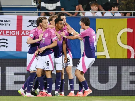 Nemeckí futbalisti sa tešia po strelenom góle v zápase Anglicko - Nemecko v skupine B na EURO U21 2025.