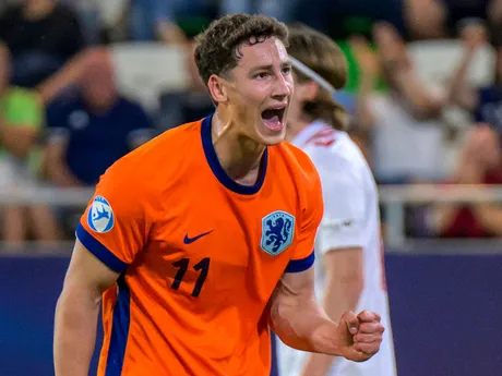 Ruben Van Bommel (Holandsko) sa teší z gólu počas zápasu základnej D-skupiny Holandsko - Dánsko