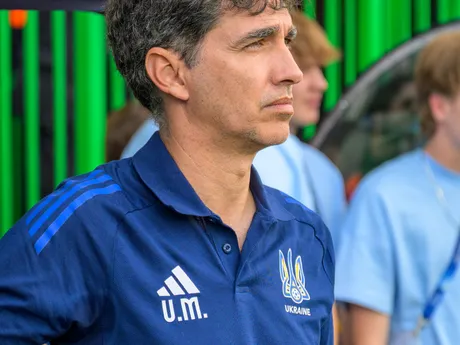 tréner Ukrajiny Unai Melgosa Zorilla pred zápasom základnej D-skupiny Holandsko - Ukrajina na majstrovstvách Európy hráčov do 21 rokov
