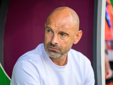 Hlavný tréner dánskej futbalovej reprezentácie do 21 rokov Gérald Baticle počas zápasu Dánsko - Francúzsko vo štvrťfinále na EURO U21 2025 (ME vo futbale do 21 rokov).