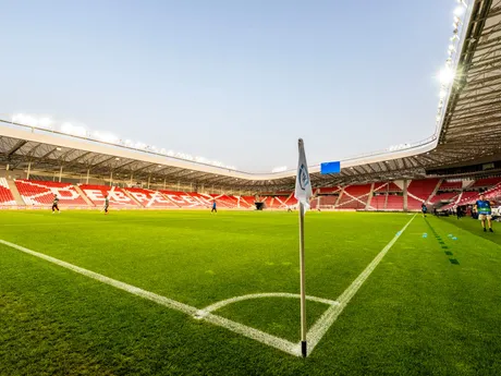 Futbalový štadión Nagyerdei počas prípravného zápasu Izrael – Slovensko v maďarskom Debrecíne.