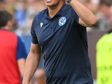 Tréner Jaroslav Kentoš počas zápasu Slovensko - Španielsko v skupine A na EURO U21 2025 (ME vo futbale do 21 rokov).