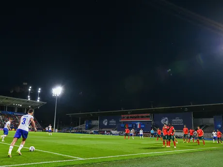 Quentin Merlin z Francúzska v zápase Portugalsko - Francúzsko v skupine C na EURO U21 2025 (ME vo futbale do 21 rokov).
