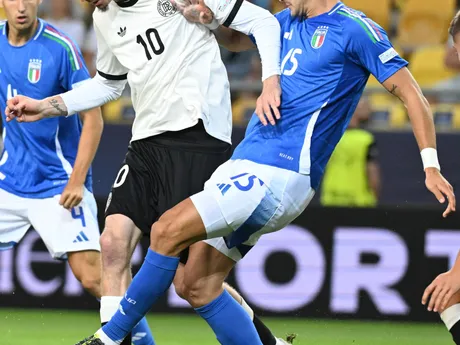 Nick Woltemade (Nemecko) a hráč Diego Coppola (Taliansko) počas zápasu Nemecko - Taliansko vo štvrťfinále na EURO U21 2025 (ME vo futbale do 21 rokov).