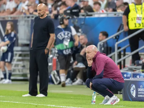 Lee Carsley a Antonio Di Salvo počas zápasu Anglicko - Nemecko vo finále na EURO U21 2025 (ME vo futbale do 21 rokov).