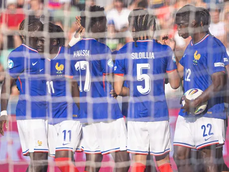 radosť hráčov Francúzska z gólu počas zápasu základnej C-skupiny Francúzsko - Poľsko na majstrovstvách Európy hráčov do 21 rokov v Žiline