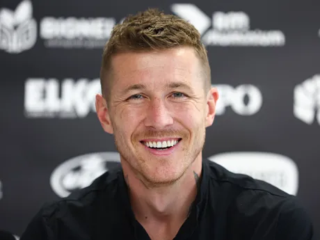 Na snímke futbalista Juraj Kucka počas tlačovej konferencie k ďalšiemu smerovaniu futbalovej kariéry Juraja Kucku na štadióne futbalového klubu FC Baník Prievidza.
