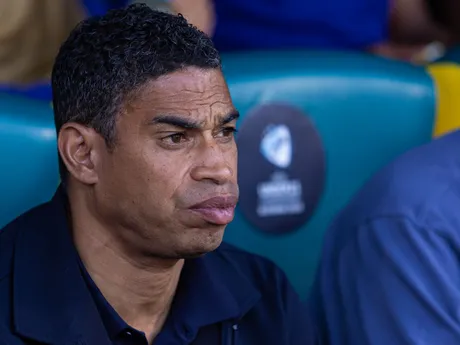 Hlavný tréner Holandska Michael Reiziger počas zápasu Portugalsko - Holandsko vo štvrťfinále na EURO U21 2025 (ME vo futbale do 21 rokov). 