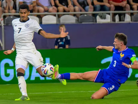 zľava Ansgar Knauff (Nemecko), Quentin Merlin (Francúzsko) počas zápasu semifinále Nemecko - Francúzsko na majstrovstvách Európy hráčov do 21 rokov v Košiciach
