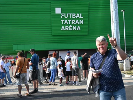 Fanúšikovia pred Futbal Tatran Arénou v Prešove pred zápasom Ukrajina - Dánsko v skupine D na EURO U21 2025.