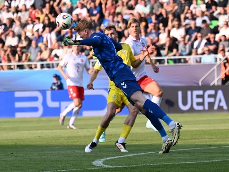 Brankár Andreas Jungdal v zápase Ukrajina - Dánsko v skupine D na EURO U21 2025.