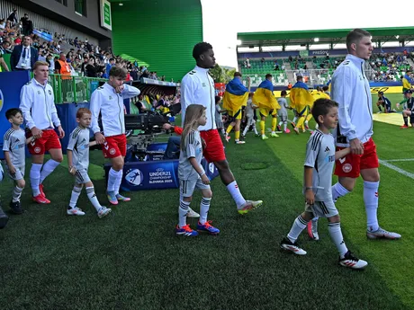 Nástup pred zápasom Ukrajina - Dánsko v skupine D na EURO U21 2025.