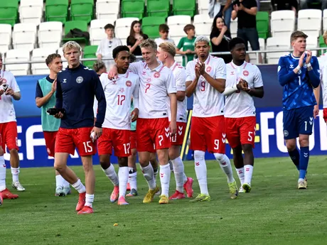 Dánski futbalisti sa tešia po víťazstve v zápase Ukrajina - Dánsko v skupine D na EURO U21 2025.