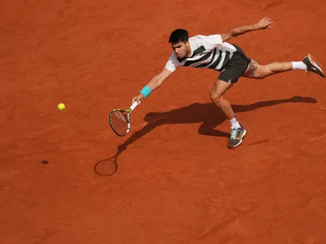 Carlos Alcaraz vo finále na Roland Garros 2025.