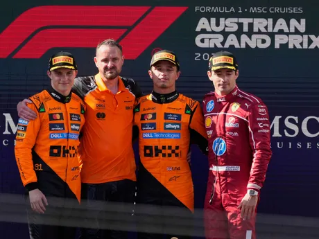 Oscar Piastri, Lando Norris a Charles Leclerc počas Veľkej ceny Rakúska 2025. 