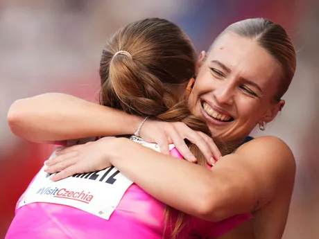 Slovenská atlétka Viktoria Forster v cieli na Zlatej tretre v Ostrave 2025.