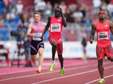 Gout Gout víťazí v behu na 200 m na Zlatej tretre v Ostrave 2025.
