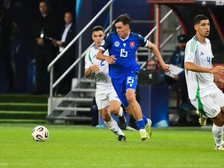Leo Sauer počas zápasu Slovensko - Taliansko na EURO U21 2025.