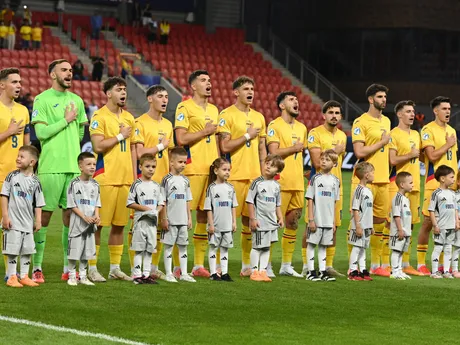 Tímová fotka futbalistov Rumunska pred zápasom proti Taliansku na šampionáte EURO U21 2025.