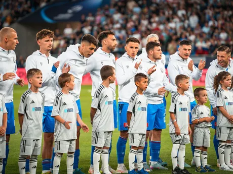Slovenskí futbalisti pred zápasom  Slovensko - Rumunsko na EURO U21 v Bratislave.
