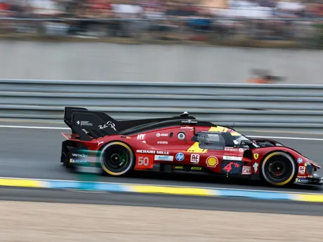 Auto Ferrari AF Corse počas 24 hodín Le Mans 2025. 