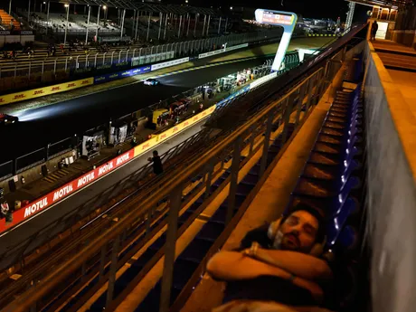 Fanúšik počas 24 hodín Le Mans 2025.