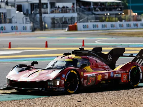 Ferrari AF Corse počas 24 hodín Le Mans 2025.