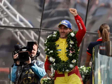 Robert Kubica oslavuje víťazstvo na pretekoch 24 hodín Le Mans