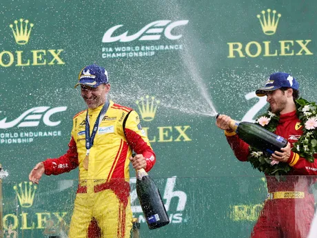 Robert Kubica oslavuje víťazstvo na pretekoch 24 hodín Le Mans