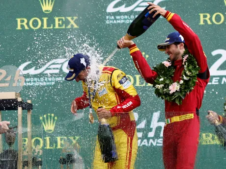 Robert Kubica oslavuje víťazstvo na pretekoch 24 hodín Le Mans