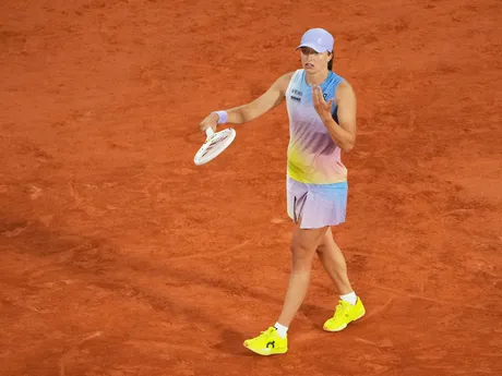 Poľská tenistka Iga Swiateková v semifinálovom zápase proti Aryne Sabalenkovej z Bieloruska na Roland Garros 2025.