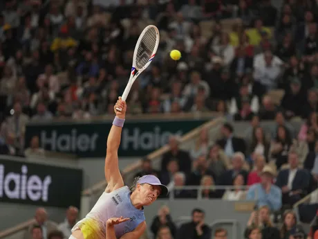 Poľská tenistka Iga Swiateková v semifinálovom zápase proti Aryne Sabalenkovej z Bieloruska na Roland Garros 2025.