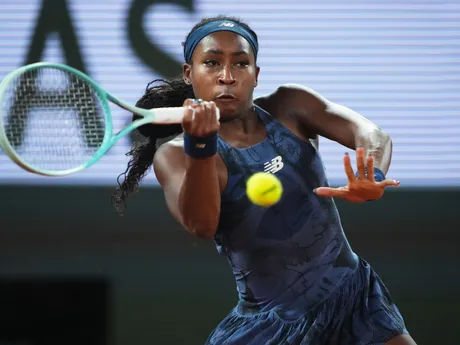 Americká tenistka Coco Gauffová v semifinálovom zápase proti Lois Boissonovej z Francúzska na Roland Garros 2025.